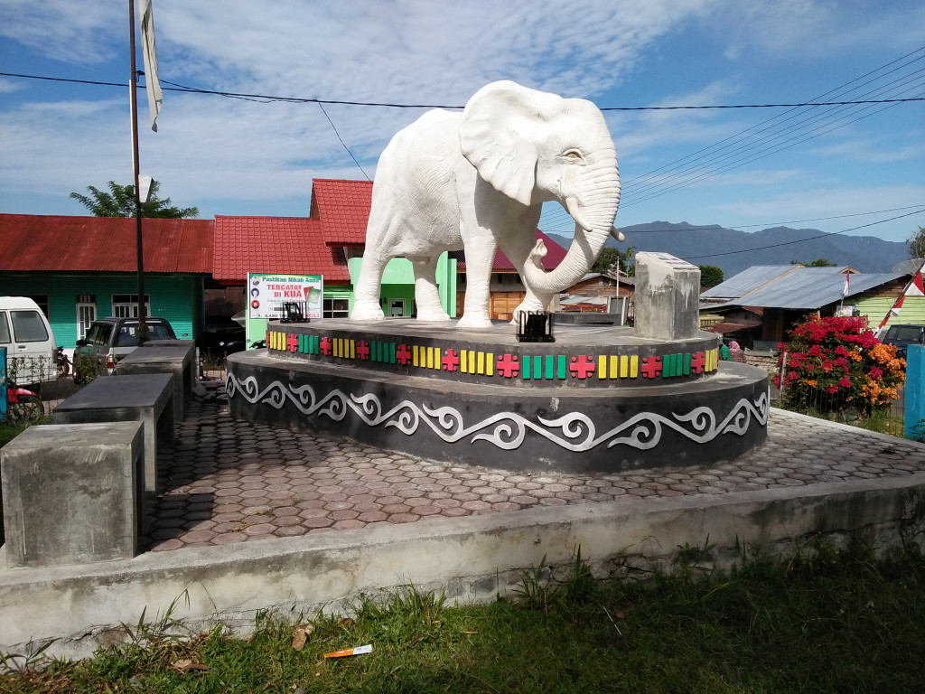 Patung Gajah Putih